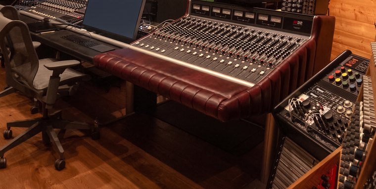 U-oxblood-tufted-1