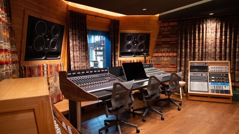 W-wool-flanked-room-B-1